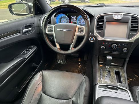Used 2011 Chrysler 300 C w/ Sound Group RWD image 34