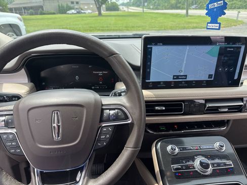 Used 2022 Lincoln Nautilus AWD w/ Premium Package image 14