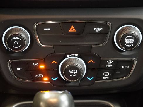 Used 2020 Jeep Compass Latitude w/ Cold Weather Group AWD/4WD image 20