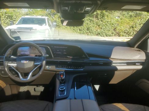 Used 2021 Cadillac Escalade Premium Luxury w/ LPO, Illumination Package image 9