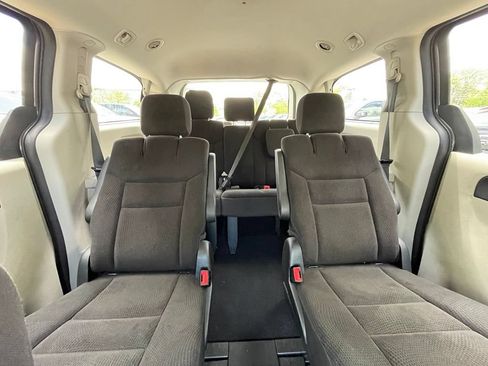Used 2018 Dodge Grand Caravan SE w/ UConnect Hands-Free Group FWD image 28