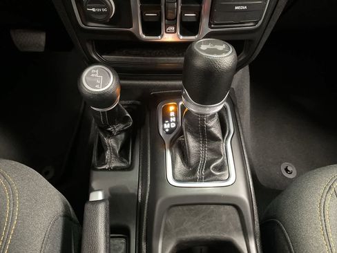 Used 2025 Jeep Wrangler Unlimited Sport AWD/4WD image 26