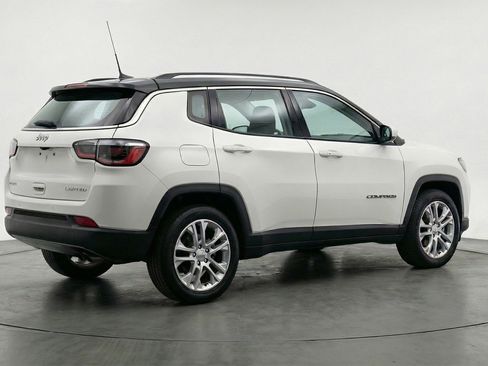 Used 2025 Jeep Compass Limited image 9
