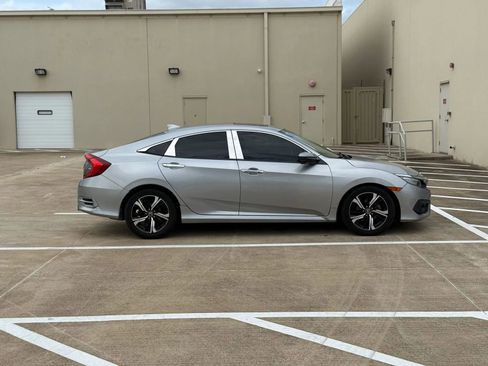 Used 2017 Honda Civic Touring image 10