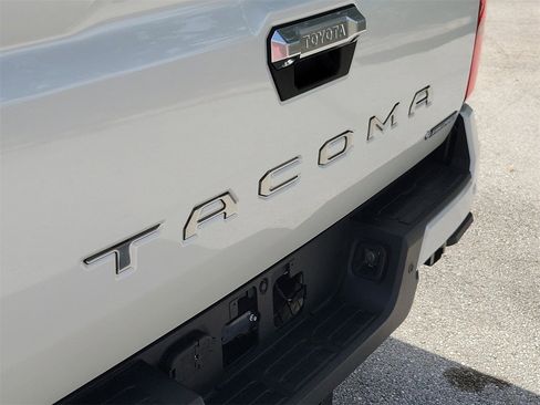 Used 2025 Toyota Tacoma Limited image 6