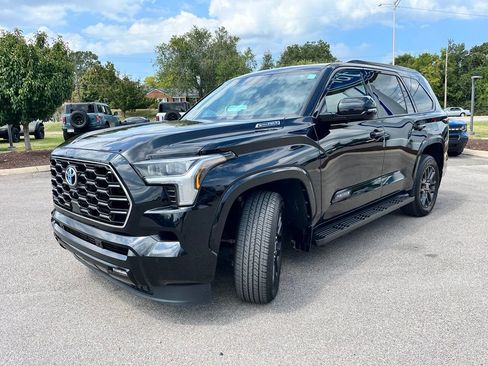 Used 2023 Toyota Sequoia Platinum AWD/4WD image 3