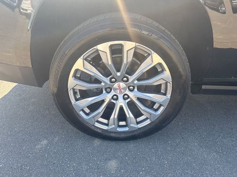 Used 2021 GMC Yukon XL Denali image 40