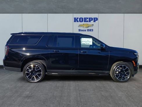 New 2026 Chevrolet Suburban RST w/ Comfort Package AWD/4WD image 6