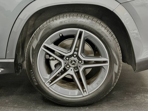 Used 2025 Mercedes-Benz GLS 450 4MATIC image 17