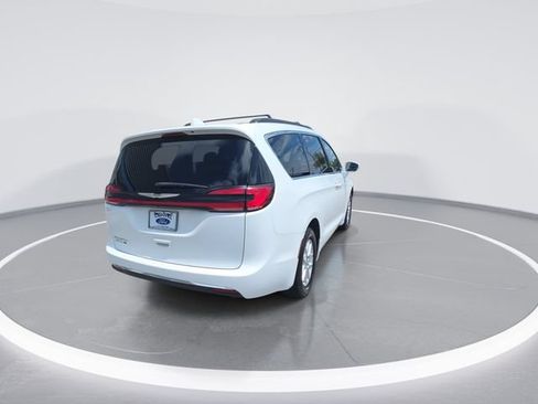 Used 2022 Chrysler Pacifica Touring-L FWD image 8