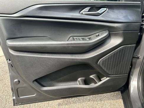 New 2025 Jeep Grand Cherokee Altitude image 11