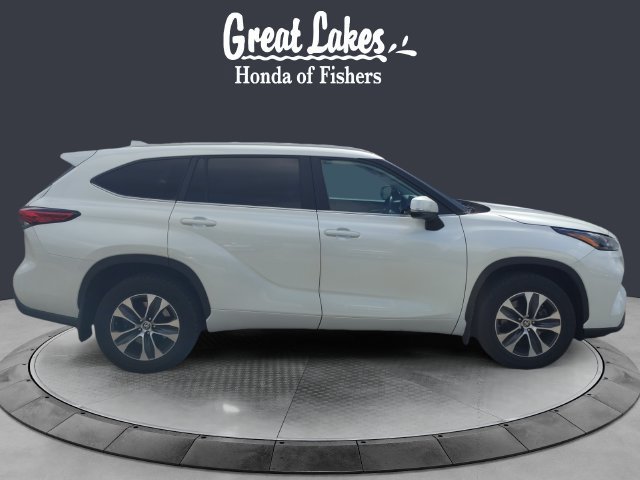 Used 2023 Toyota Highlander XLE AWD/4WD image 6