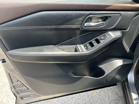 Used 2023 Nissan Rogue SV w/ SV Premium B Package AWD/4WD image 18