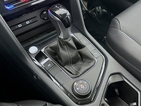 New 2026 Volkswagen Taos SEL image 17