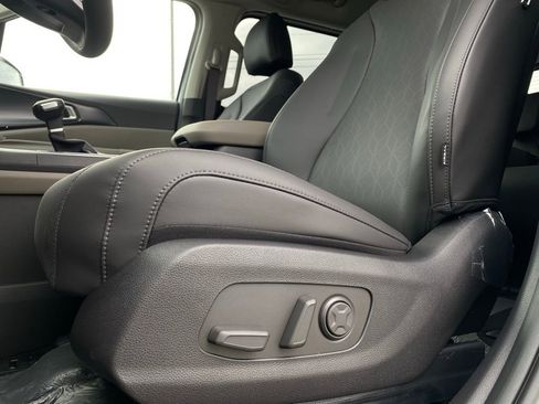 New 2026 Kia Carnival LXS image 13