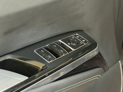 Used 2025 Cadillac Escalade ESV Luxury RWD image 22
