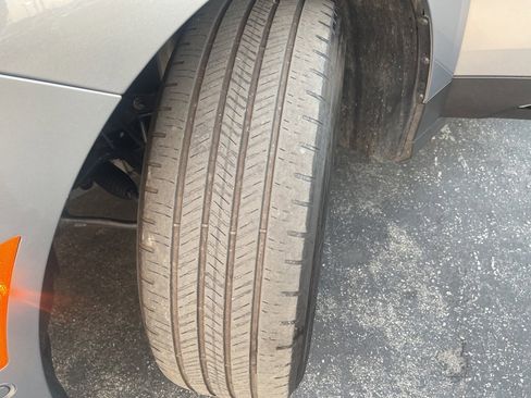 Used 2023 BMW iX xDrive50 image 8