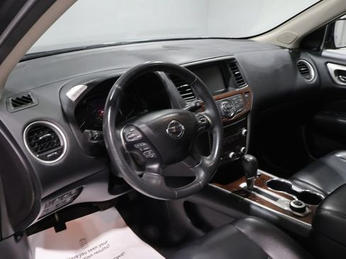 Used 2017 Nissan Pathfinder Platinum AWD/4WD image 16