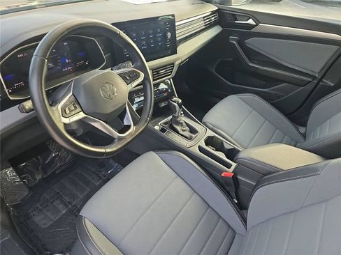 Used 2025 Volkswagen Jetta SE FWD image 14