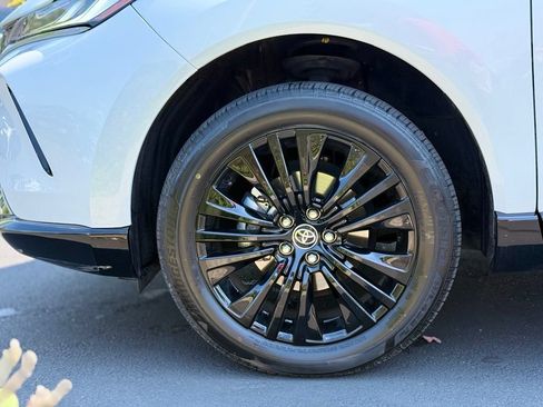 Certified 2023 Toyota Venza Nightshade AWD/4WD image 9