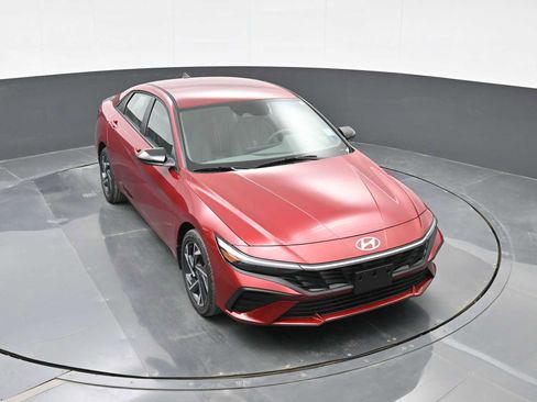 Used 2025 Hyundai Elantra SEL FWD image 22