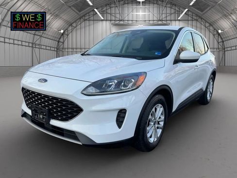 Used 2020 Ford Escape SE image 1