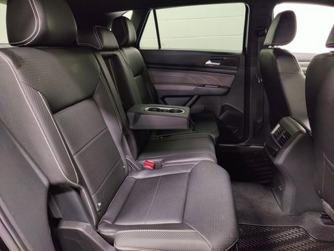 Certified 2023 Volkswagen Atlas Cross Sport SE w/ Black Wheel Package AWD/4WD image 18