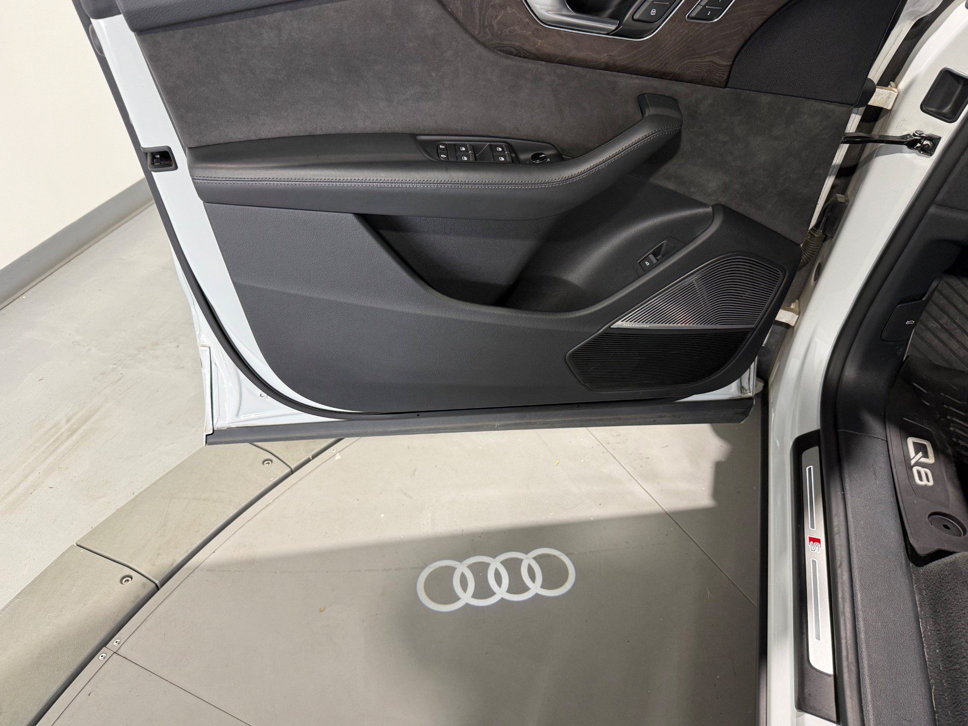 Used 2019 Audi Q8 Prestige w/ Luxury Package AWD/4WD image 59