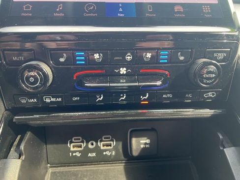 Used 2023 Jeep Grand Cherokee Limited w/ Luxury Tech Group II image 29