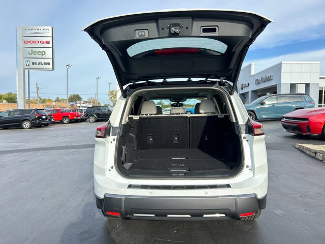 Used 2025 Nissan Rogue SL w/ Tech Package AWD/4WD image 6