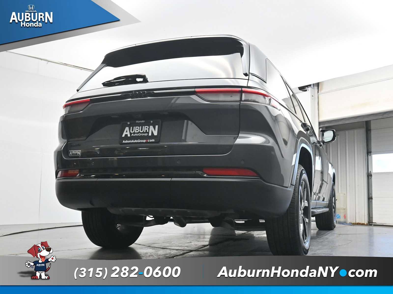 Used 2024 Jeep Grand Cherokee Altitude AWD/4WD image 24