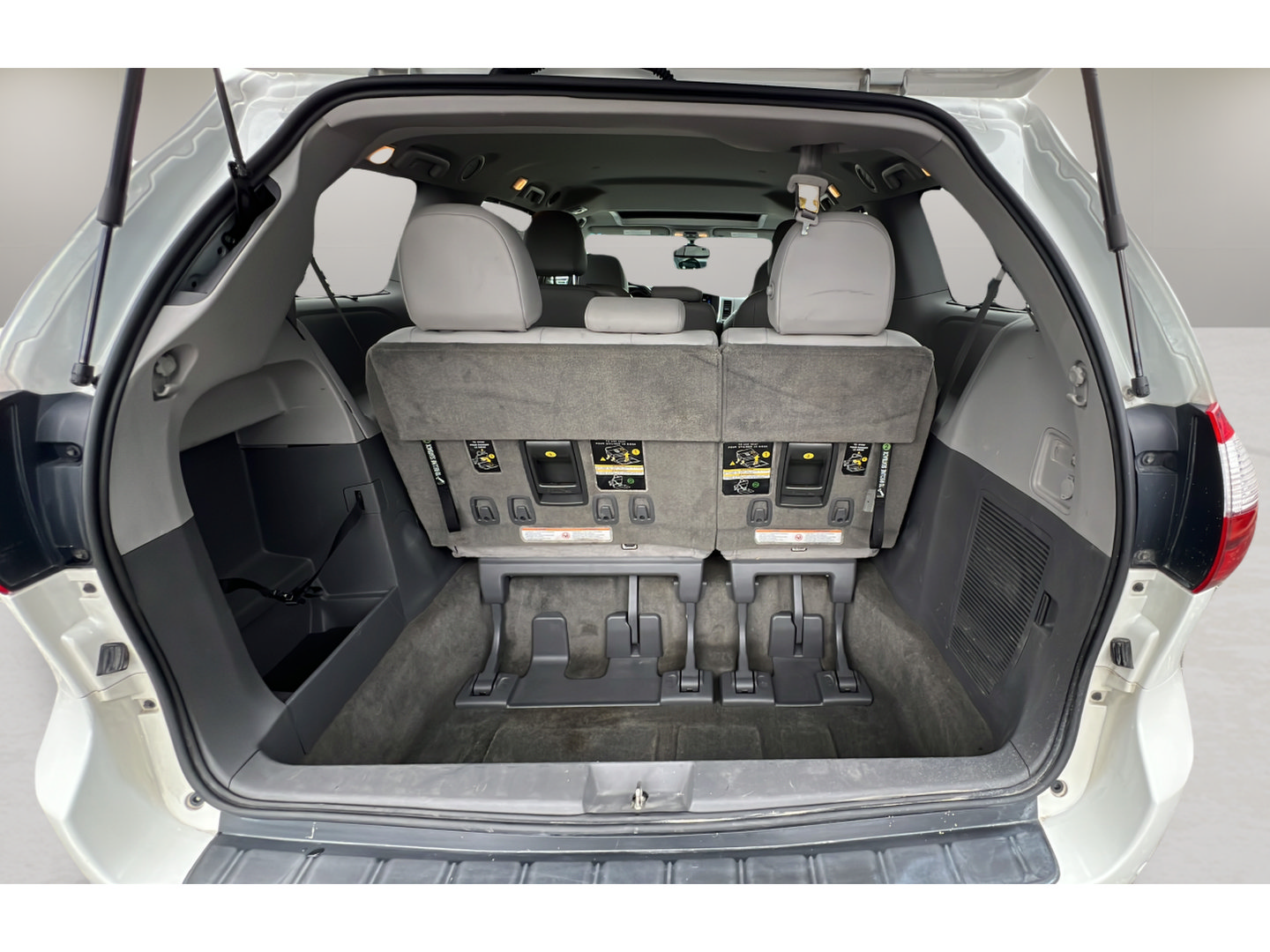 Used 2017 Toyota Sienna XLE FWD image 30