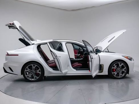 Used 2020 Kia Stinger GT1 RWD image 14