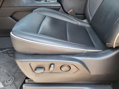 Used 2023 Chevrolet Tahoe Premier AWD/4WD image 25