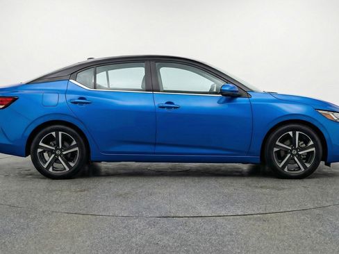 Used 2025 Nissan Sentra SV FWD image 11