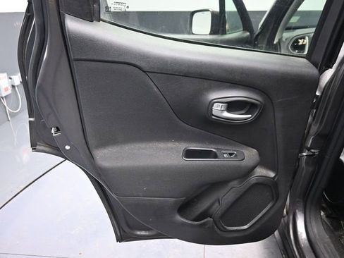 Used 2019 Jeep Renegade Latitude image 31