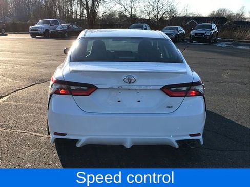 Used 2023 Toyota Camry SE image 5