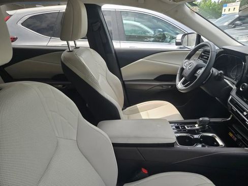 Used 2024 Lexus RX 350 FWD w/ Technology Package image 4
