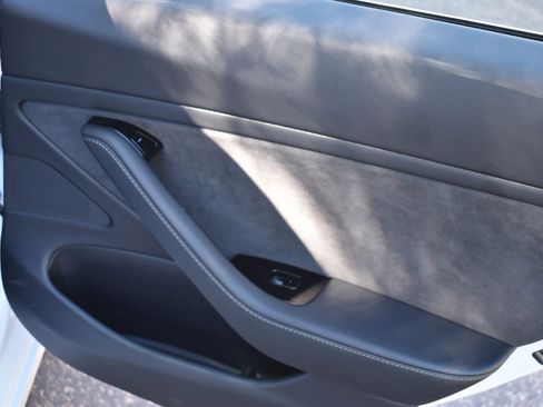 Used 2018 Tesla Model 3 Long Range image 19