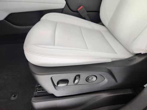 Used 2025 Chevrolet Tahoe Premier image 13