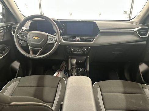 Used 2025 Chevrolet TrailBlazer LT w/ Driver Confidence Package image 14