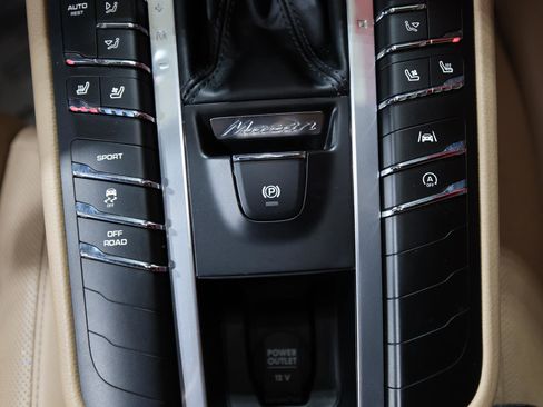 Used 2019 Porsche Macan AWD/4WD image 24