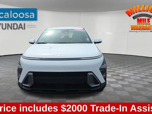 Used 2025 Hyundai Kona SE FWD image 2