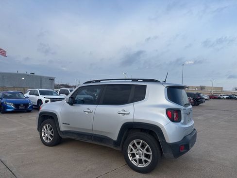 Used 2019 Jeep Renegade Latitude image 15