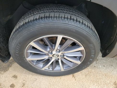 Used 2018 Toyota Highlander XLE image 11