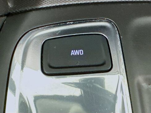 Used 2023 Chevrolet Equinox LT w/ Driver Convenience Package image 16