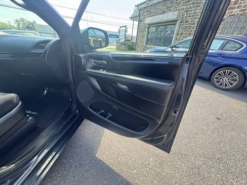 Used 2014 Dodge Grand Caravan SE FWD image 22