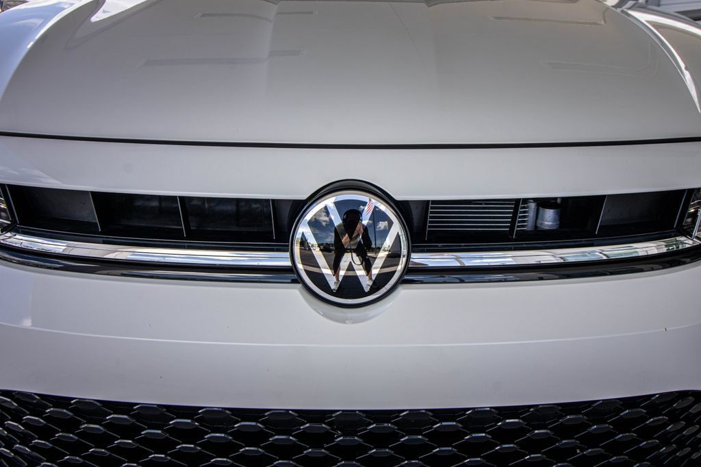 Certified 2026 Volkswagen Jetta SE FWD image 7