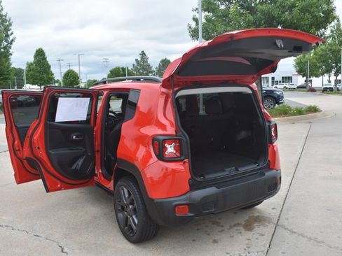 Used 2022 Jeep Renegade Latitude w/ Convenience Group AWD/4WD image 17