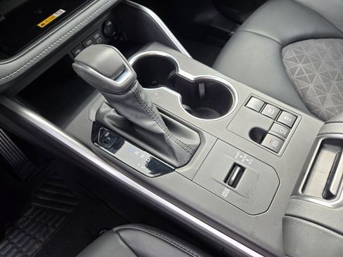 Used 2024 Toyota Highlander XLE image 18